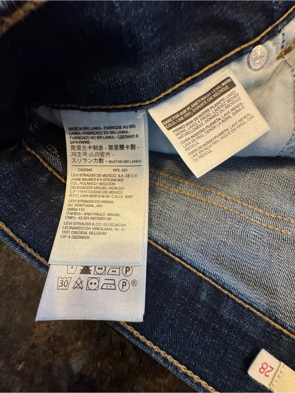 Levi Strauss & Co. Red Tag Women's Denim Bermuda Shorts, SZ 6 (28), NWOT